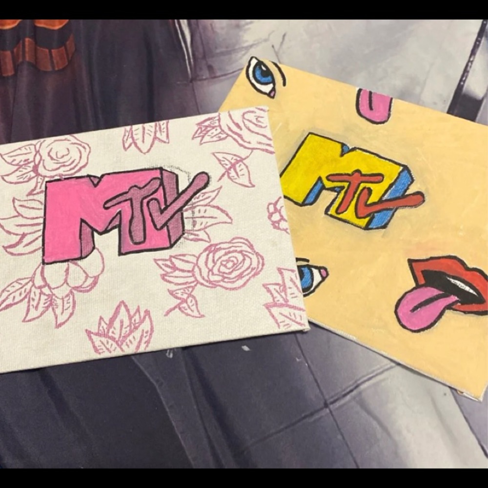 Custom MTV Canvas (2-pack)